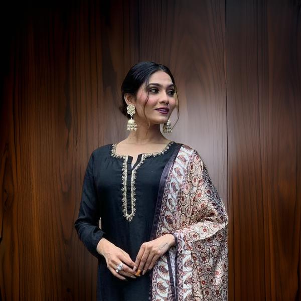 premium quality Kurta set with dupatta_1735652722952-min premium quality Kurta set with dupatta - Image 4