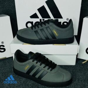 Adidas Sneakers 