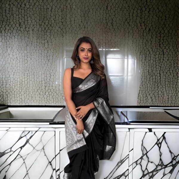 Elegant Black Kota Silk Saree with Silver Border & Mono Banglori Silk Blouse – 60% Off​